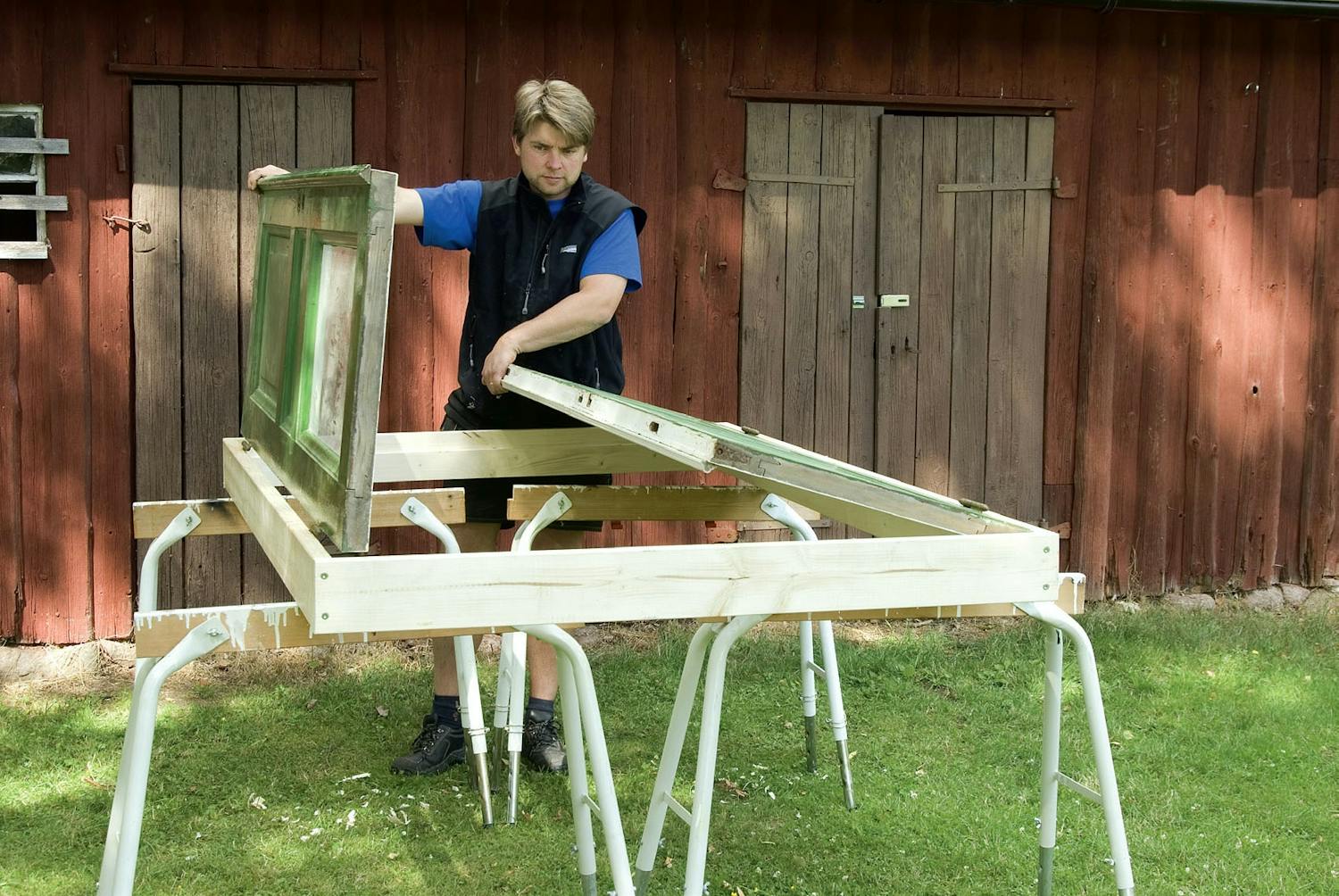 Dörrkarm till gammal dörr Ny karm till den gamla dörren